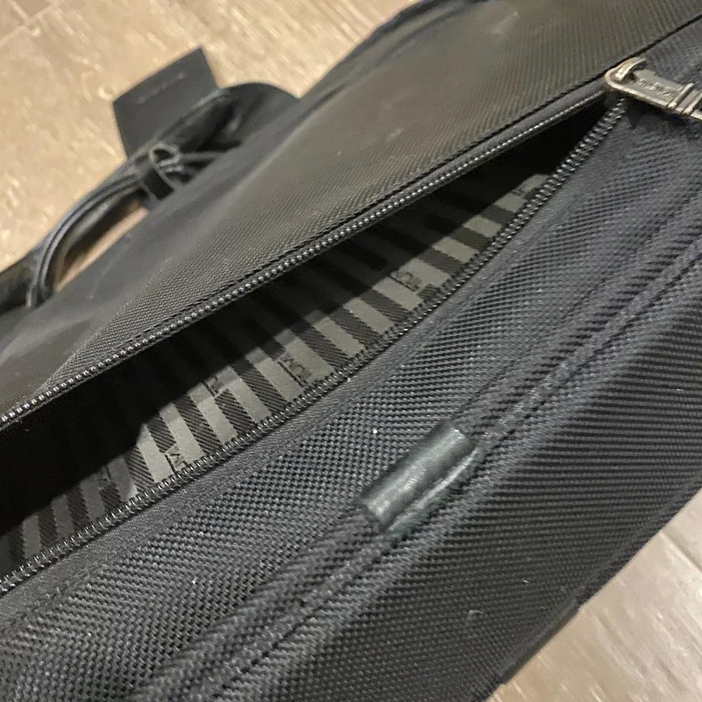 TUMI Slim Laptop Bag Briefcase Unisex design